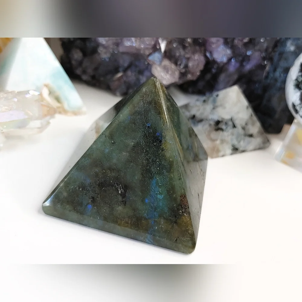 Labradorite Flash Crystal Pyramid - Picture 10 of 12
